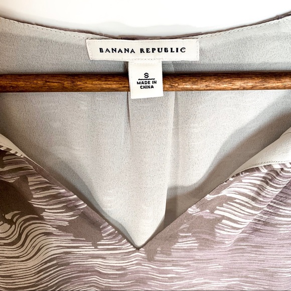 Banana Republic 100%silk crepe short-sleeve blouse - Picture 3 of 8